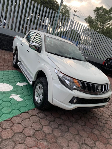 Imagen 7 de 14 de Mitsubishi L200 2018 2.4 Cabina Doble 4x2 Mt