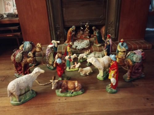 Pesebre Navideño Con Figuras 30cm Maria Camellos Reyes Magos (Usado)