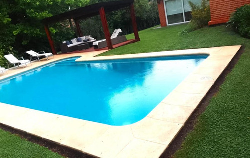 Casa En Venta - 3 Dormitorios 3 Baños - Cochera - 1.100mts2 - Campana