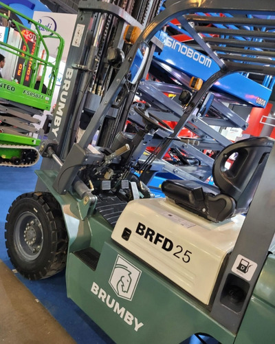 Imagen 2 de 15 de Autoelevador Brumby 2,5 Tn Torre 4,5m - Diesel Xinchai