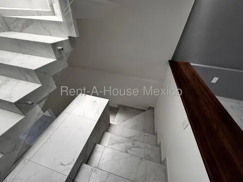 El Nuevo Refugio. Casa De 4 Recámaras Con 1 En Planta Baja - Renta