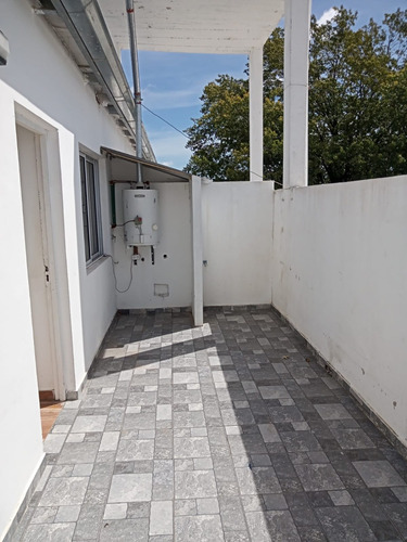 Departamento De Dos Habitaciones En Alquiler El Pato, Berazategui