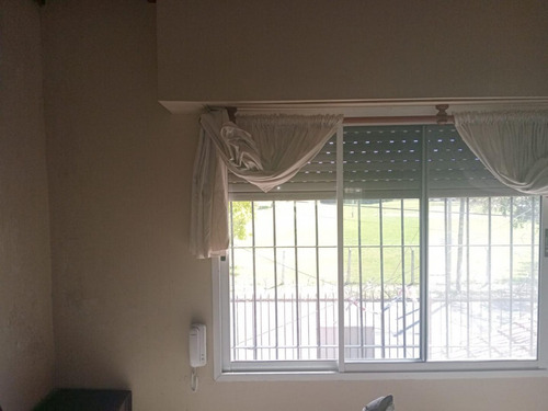 En Venta En El Palomar Casa En Dos Plantas Con 3 Dormitorios, Amplio Patio, Cochera Y Local - Ficha 9666
