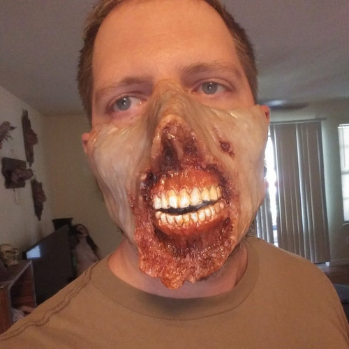 Horrible Media Cara Quemada Con La Boca Abierta En Halloween