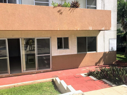 Amplio Departamento En Planta Baja En Renta