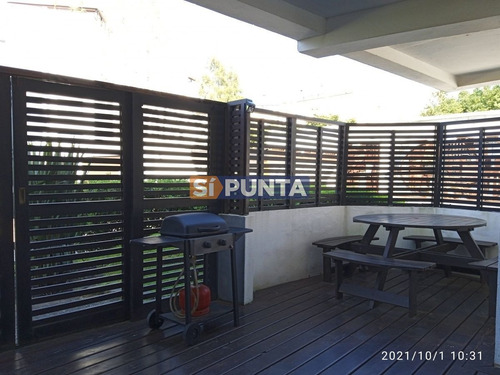 Imagen 5 de 15 de Se Vende Apartamento 2 Dormitorios Con Patio Exclusivo. Frente Al Mar
