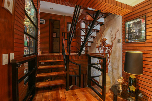 Exclusiva Casa 7 Amb. C/pileta Y Quincho V. Parque