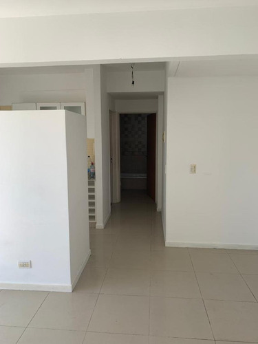 2 Amb Amplios Con Cochera Edificio Con Parrilla Y Pileta