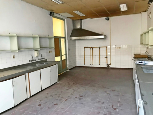 Venta De Local En El Centro , Institución Empresa