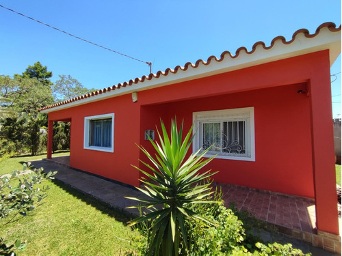 Casa En Alquiler, Excelente Estado En Buena Zona De Bs. Blancos, Segura Y Pintoresca.