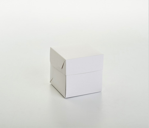 Imagen 1 de 4 de Caja 1 Pieza 10x10x10 Cm (x50 U.) Tortas Mini Porciones Tazas - 045 Bauletto