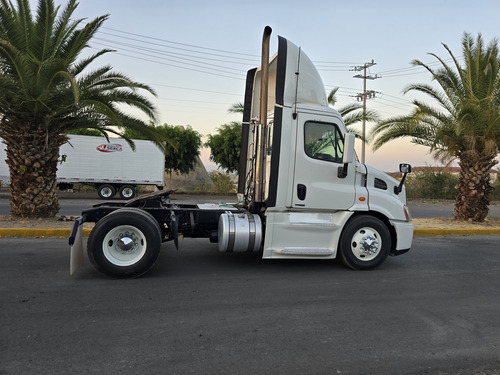 Excelente Tractocamion Mulita Freightliner Cascadia Evolució