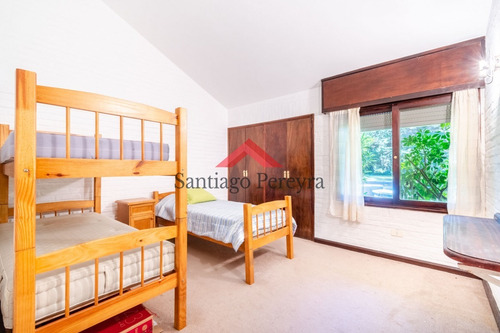 Buena Casa En San Rafael De Cuatro Dormitorios Con Pisicina- Ref: 6467