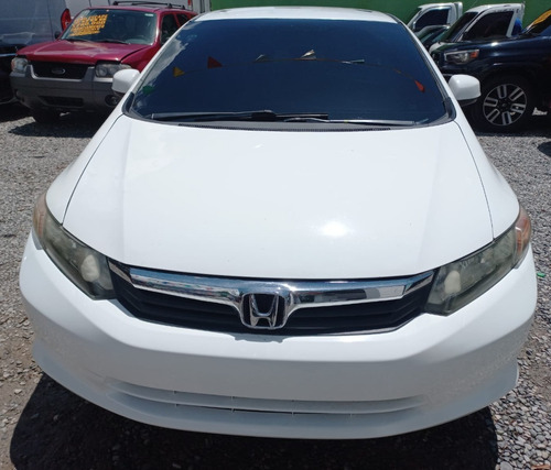 Imagen 8 de 10 de Honda Civic 2013 Blanco Americano Impecable.