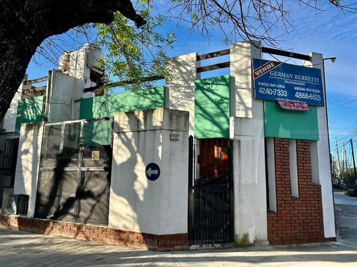 Casa Chalet En Alquiler Ubicado En Lanús Este, Lanús