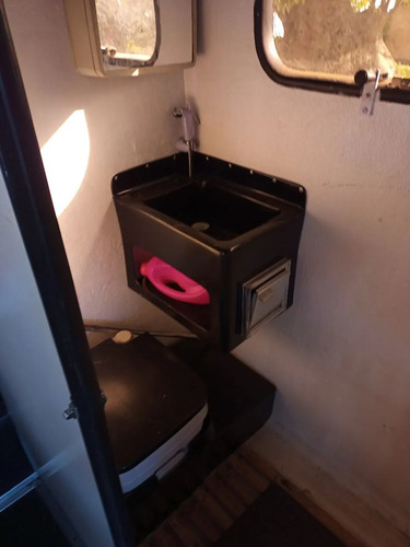 Vendo Motorhome Invel Super Inteiro Documentado, 04 Pessoas.
