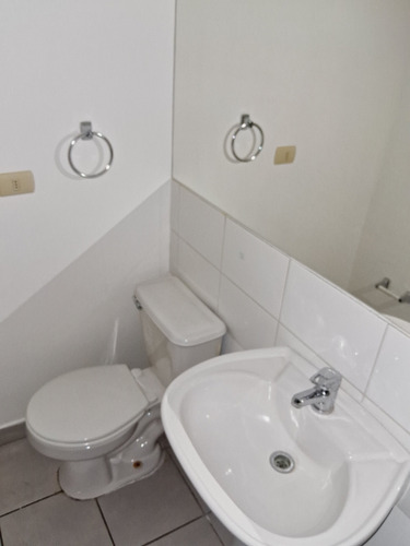 Dpto N° 2105, 1d+1b, Av. Blanco Encalada, Metro Toesca
