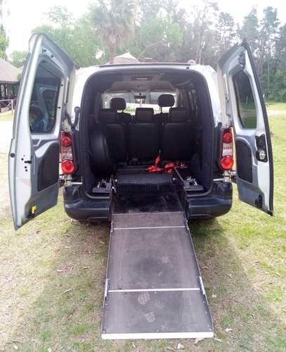 Imagen 5 de 17 de Citroën Gran Berlingo Diesel Con Rampa Para Silla De Ruedas