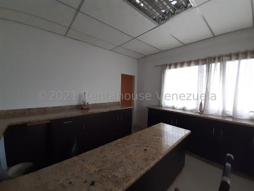 Edificio En Venta Importante Zona Comercial Urbanizacion Santa Rosa Maracay Rah 24-19955