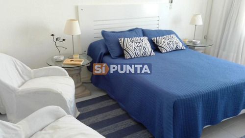 Imagen 3 de 12 de Apartamento En Primera Linea, Playa Mansa, 2 Dormitorios *