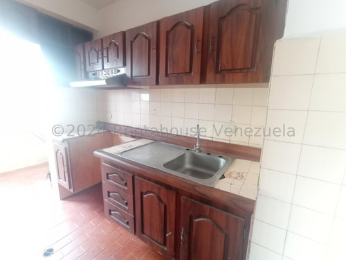 Apartamento En Venta Economico Grande Cómodo Cn 125 Metros 4 Habitaciones 2 Baños Zona Centro Maracay Agua Constante Seguridad Nela 2425950