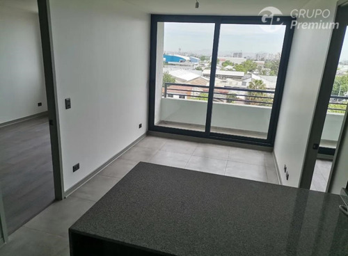 Departamento Seminuevo En Venta En La Comuna De Macul.