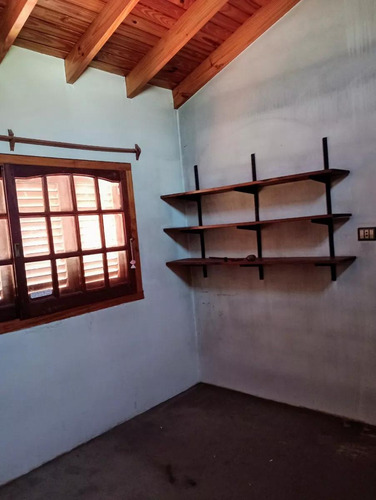 Casa En Venta - 3 Dormitorios 1 Baño - Cochera - 240mts2 - Lanús