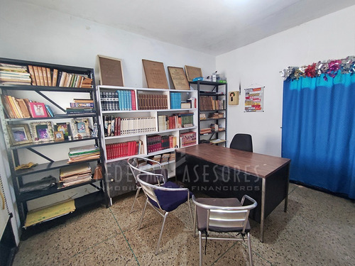 Imagen 9 de 10 de Ledezma Asesores Vende Casa Con Terreno Amplio, Situada Entre La Avenida Bolívar Y La Principal De Las Moreas, Ciudad Bolívar - Venezuela