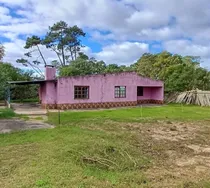 Comprar Inmobiliaria Costa Azul Vende Casa De Dos Dormitorios En Barrio Parque , La Paloma , Rocha .  Esta Ubicada A Unas 6 Cuadras De La Ruta 15 , A 15 Cuadras De La Playa Y 3 Km Del Centro De La Paloma.