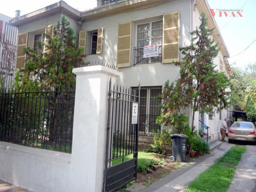 Casa En Arriendo De 6 Dorm. En Providencia