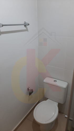 Imagem 12 de 30 de Ótimo Apartamento Disponível Para Venda: Possui Dois Dormitórios Sendo Uma Suite, Dois Banheiros, Sala, Cozinha E Uma Vaga Na Garagem. - Ap00710 - 71101364