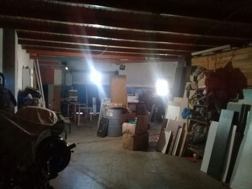 Imagen 3 de 12 de Local De 130 M2 Con Vivienda De 4 Ambientes Y Fondo Libre.