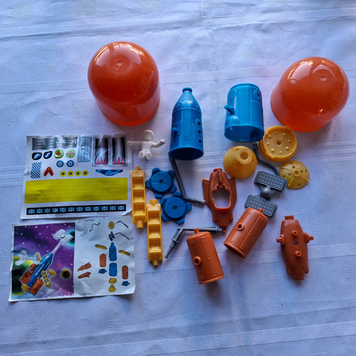 Maxi Kinder Nave Espacial Con Cartina Juguete 22.254.002