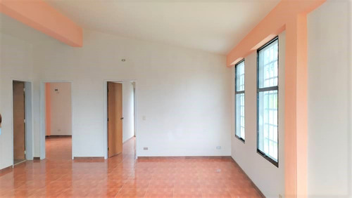 Imagen 10 de 14 de Tomhouse Colinas Avp Calle Petaquire