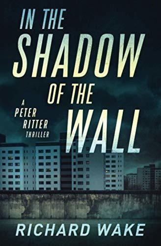 In The Shadow Of The Wall - Wake, Richard, De Wake, Richard. Editorial Independently Published En Inglés