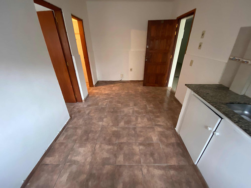 Imagen 4 de 12 de Apartamento En Alquiler Aguada 1 Dormitorio Al Frente Planta Baja