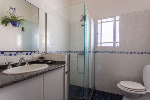 Única En Su Estilo. Venta De Casa En Malvin, 5 Dormitorios, Padrón Único.