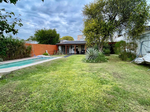 Se Vende Casa Con Pileta + Departamento