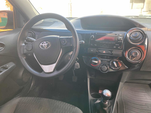 Imagen 15 de 16 de Toyota Etios 2017 1.5 Xs