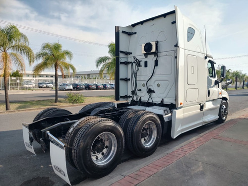 11 Freightliner Cascadia Blanco 2016,camiones,cummins
