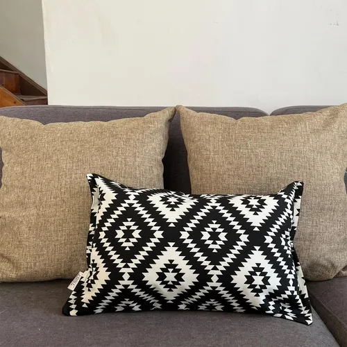 Cojin Decorativo Diseño Rombo Negro 80x40 Relleno