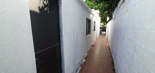 Casa De 2 Dormitorios Y Cochera - Buceo