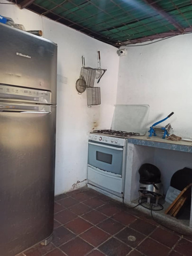 Se Vende Local Comercial Con Fondo De Comercio Loa Guayos