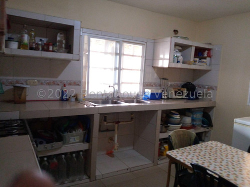 Imagen 5 de 8 de Casa En Venta Ubicada En La Pedro Manuel Arcaya. Punto Fijo