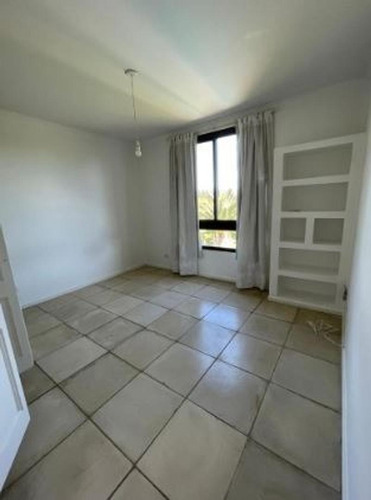 Imagen 20 de 28 de Luminosa Casa En Venta