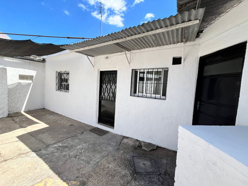 Linda Casita De 1 Habitación Con Entrada Para Auto