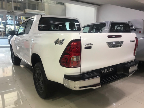 Toyota Hilux 4x4 Sr 2.8tdi Aut 6vel Entrega Inmediata 2025