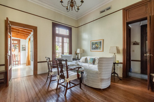 Sensacional Casa Antigua En Pleno Martinez Con Jardin, Piscina Y Cerca De Todo.