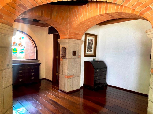 Residencia Exclusiva En Av Flores:elegancia, Comodidad Y Estilo De Vida Único