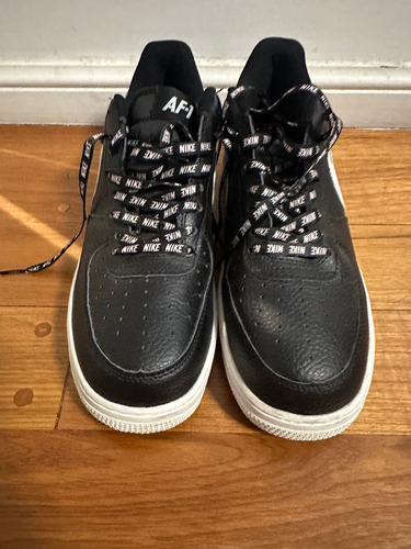 Zapatillas Nike Air Af 1 Negras Con Pipa Blanca (Usado)